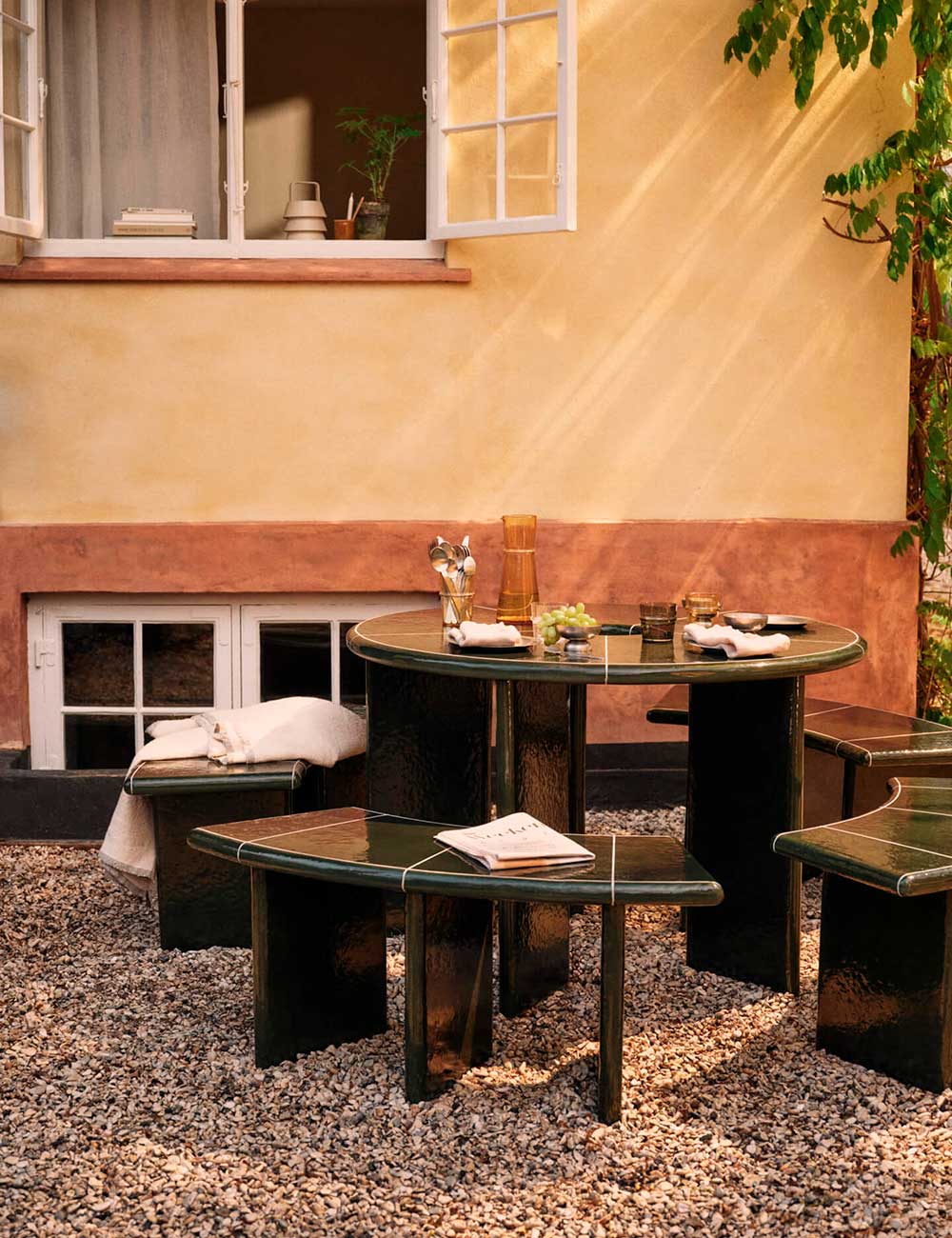 Deya dining table