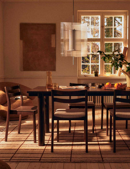 Atura dining table