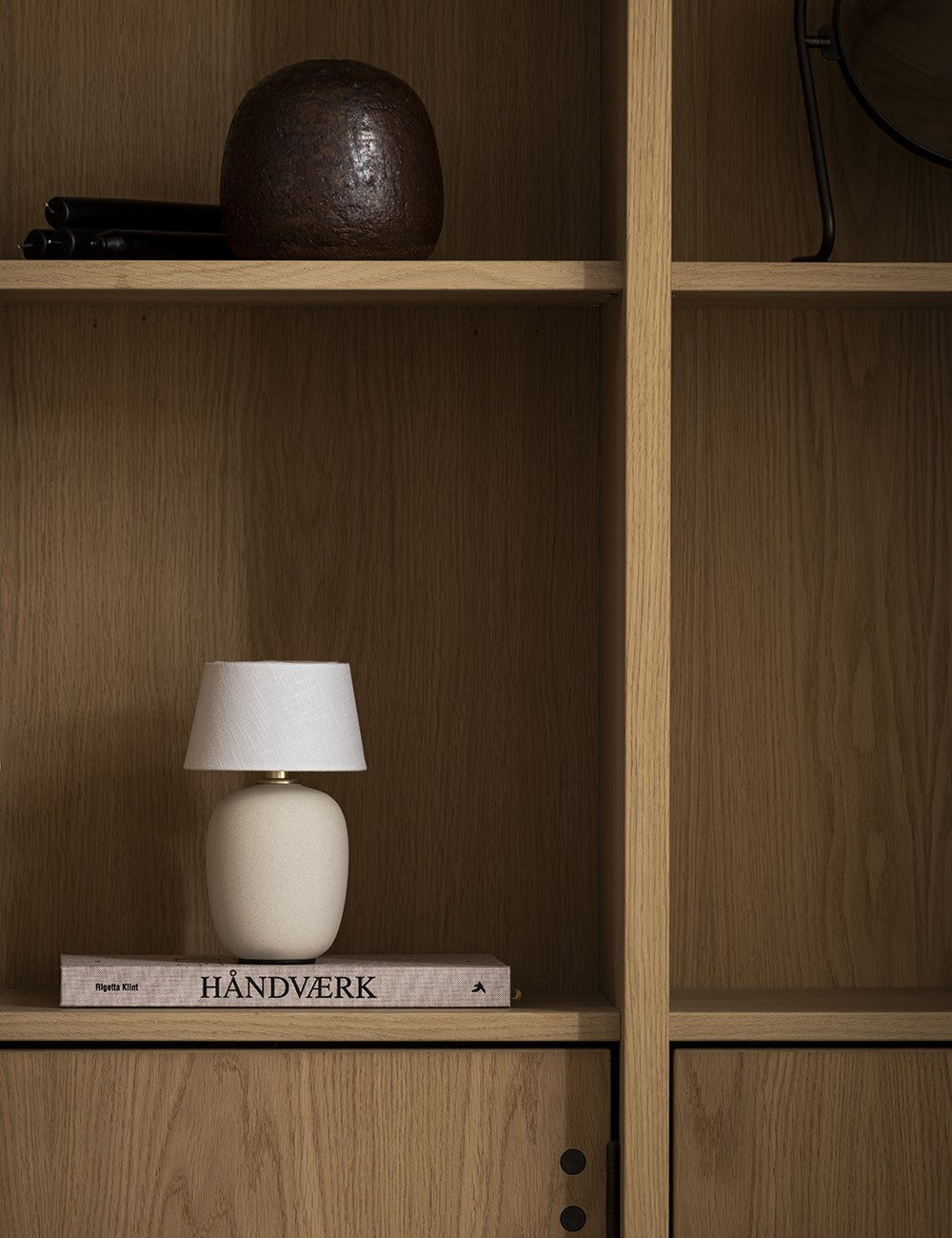 Torso portable lamp