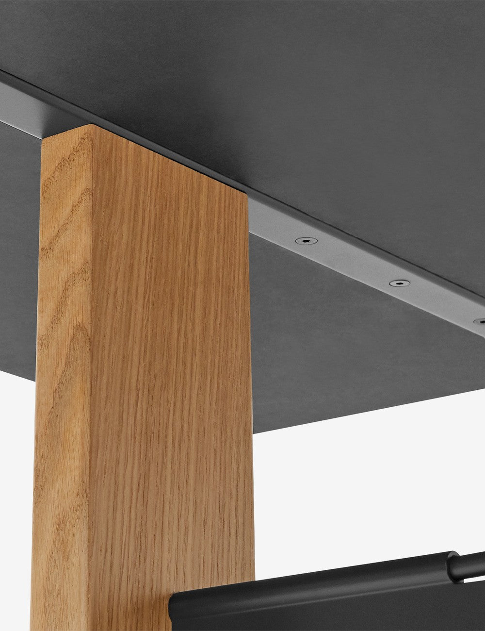 PASSERELLE DINNING TABLE 300