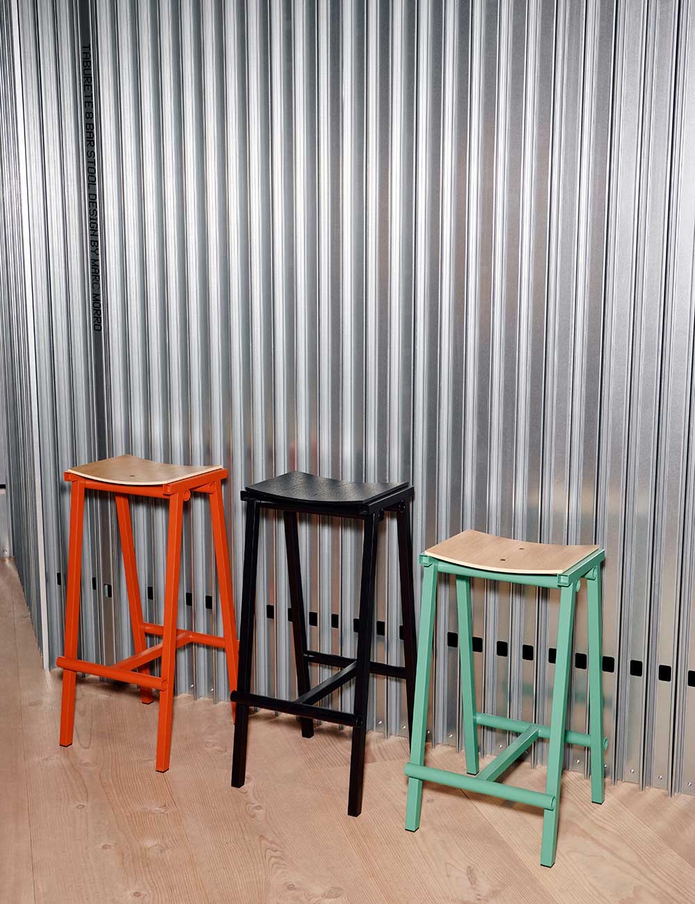 TABURETE 8 BAR STOOL H75