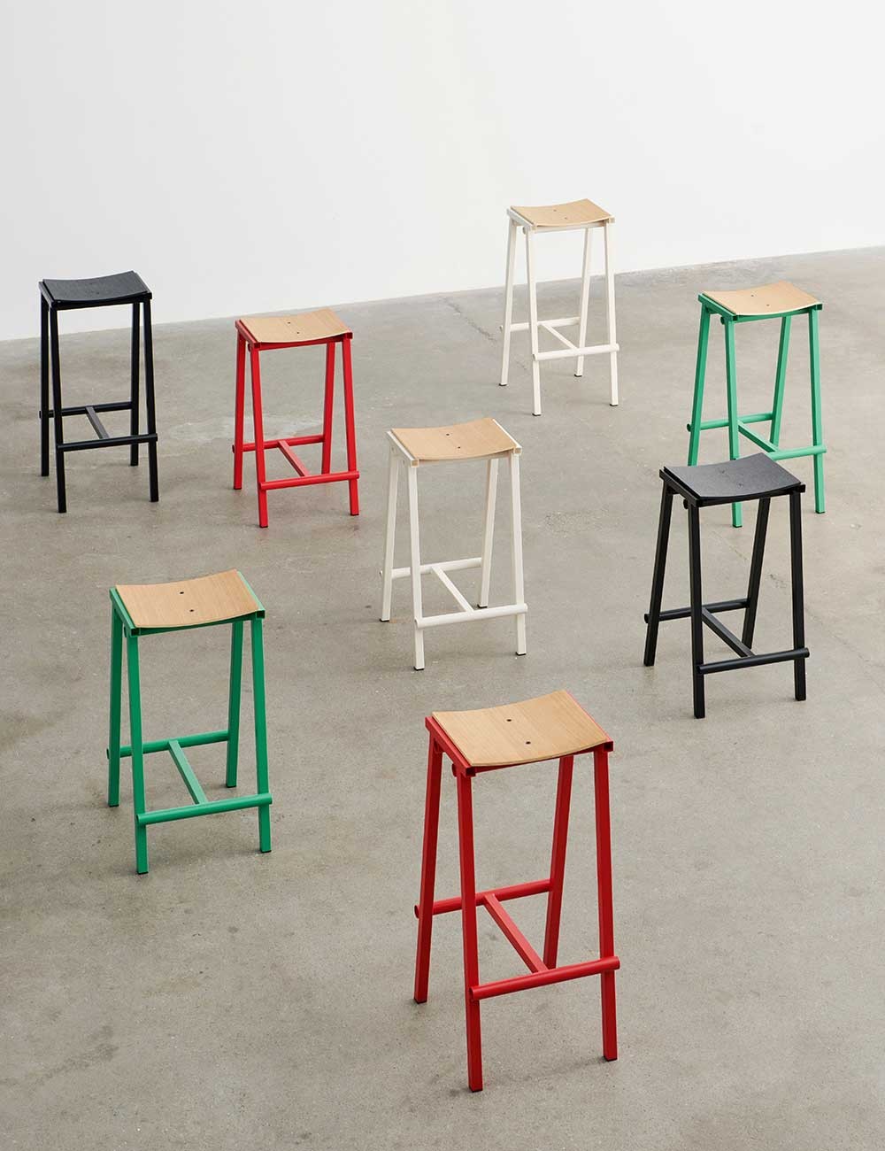 TABURETE 8 BAR STOOL H75