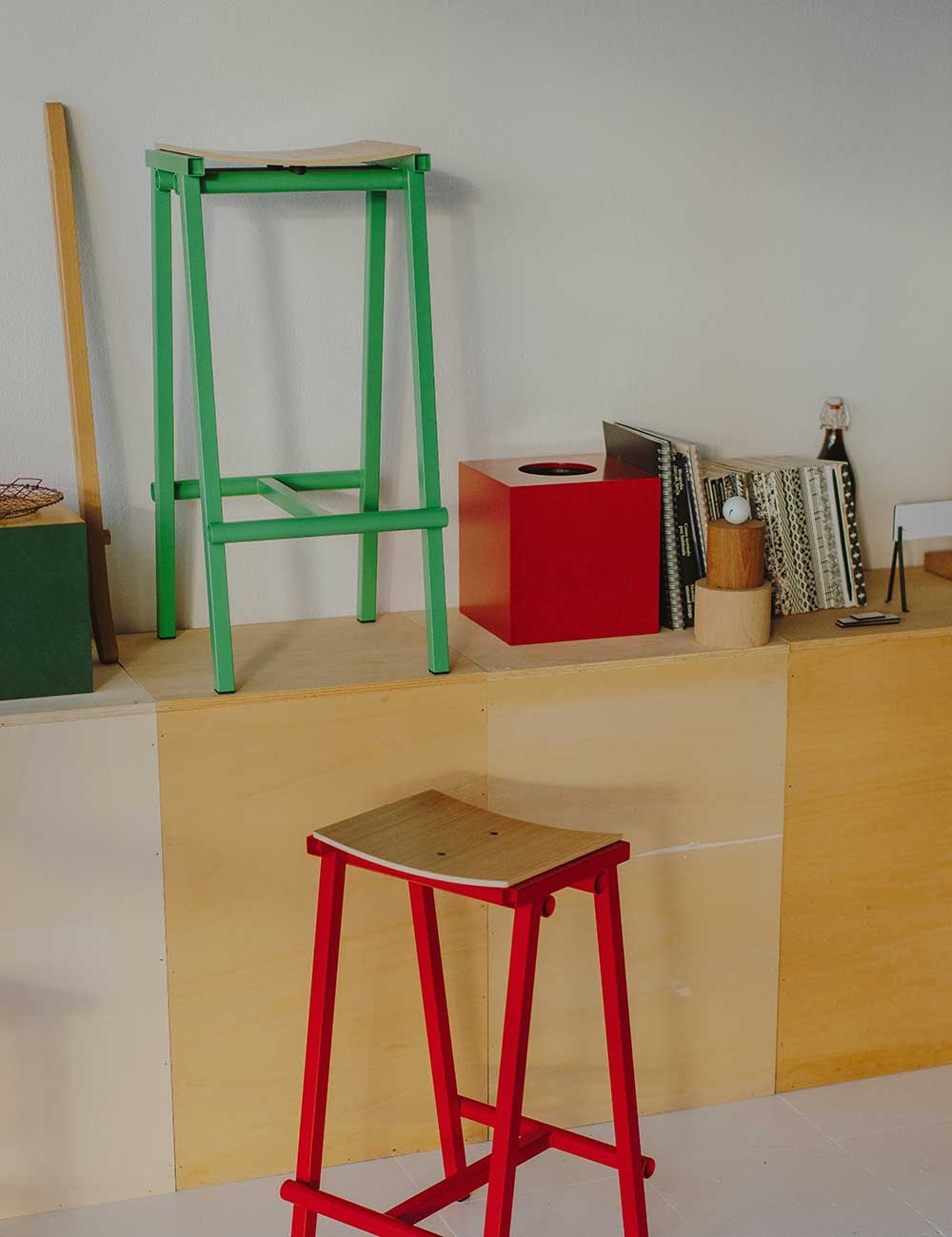 TABURETE 8 BAR STOOL H75