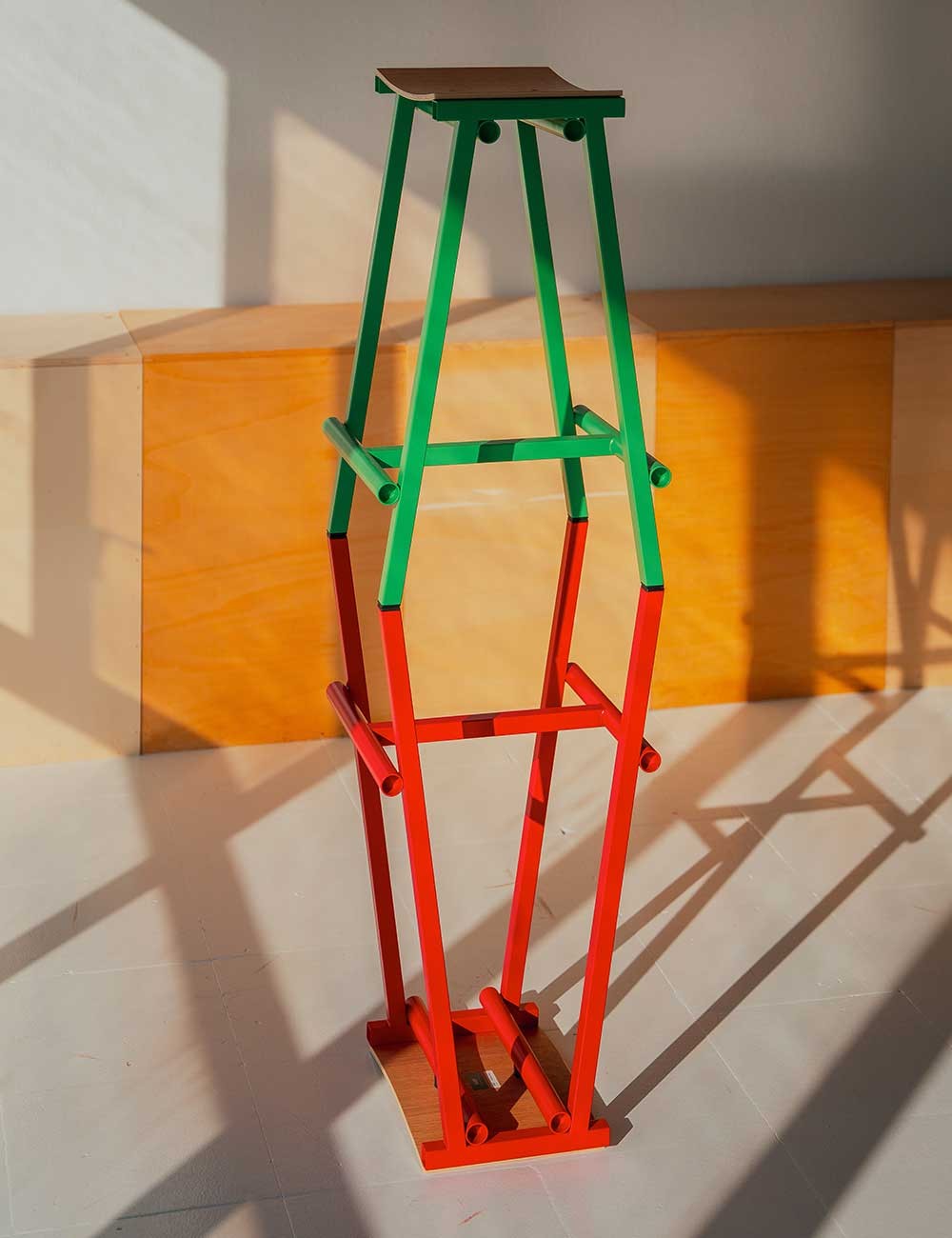TABURETE 8 BAR STOOL H75
