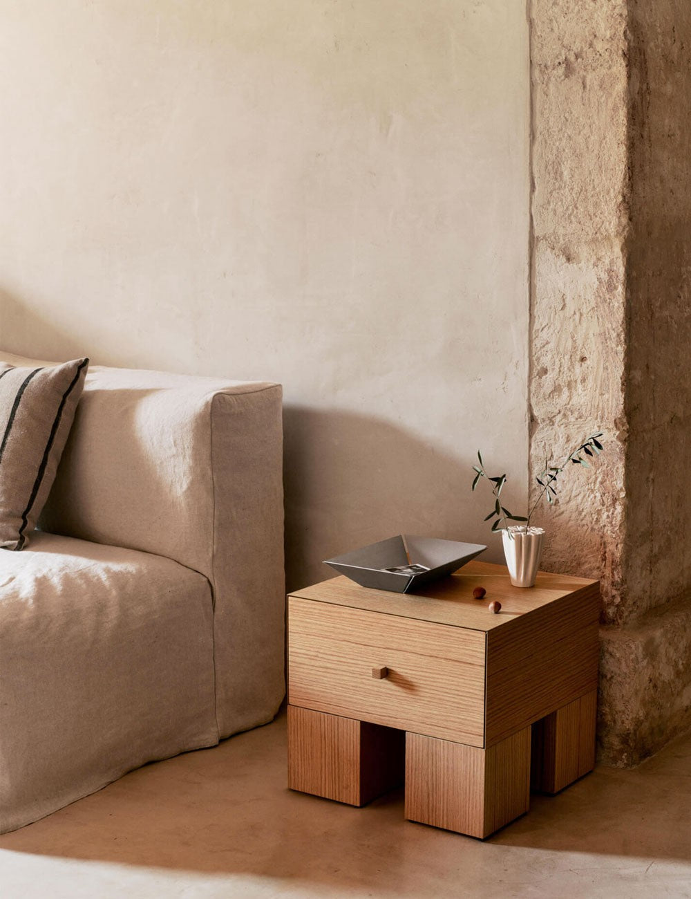 KUBEN SIDE TABLE