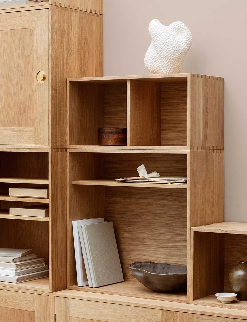 FK63 CABINET W. LEGS