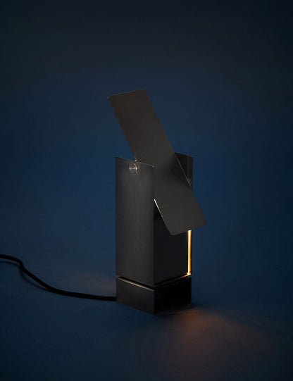 PIVOTING TABLE LAMP