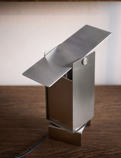 PIVOTING TABLE LAMP