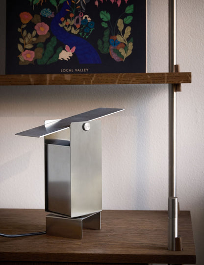 PIVOTING TABLE LAMP