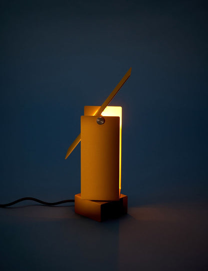 PIVOTING TABLE LAMP