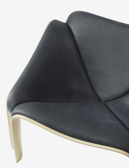 F300 LOUNGE CHAIR