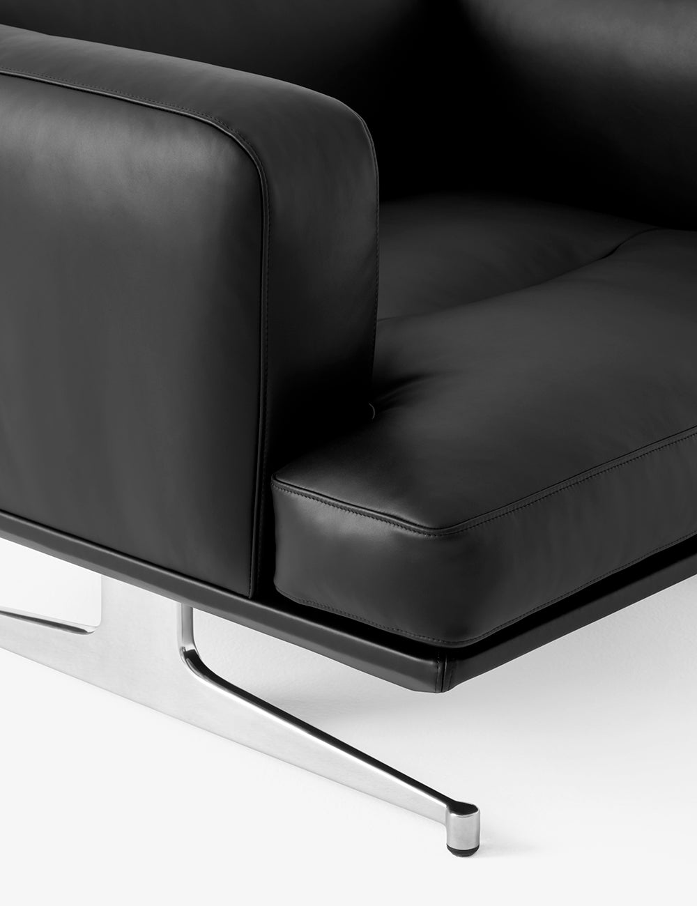 Inland Lounge Chair AV21