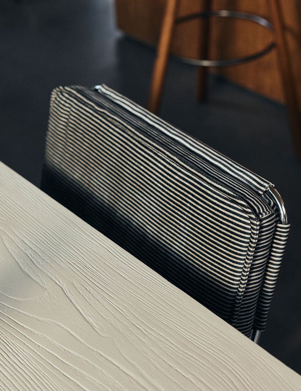 Endless dining chair
