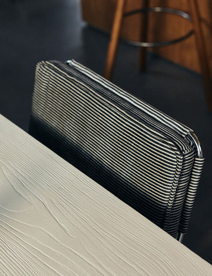 Endless dining chair